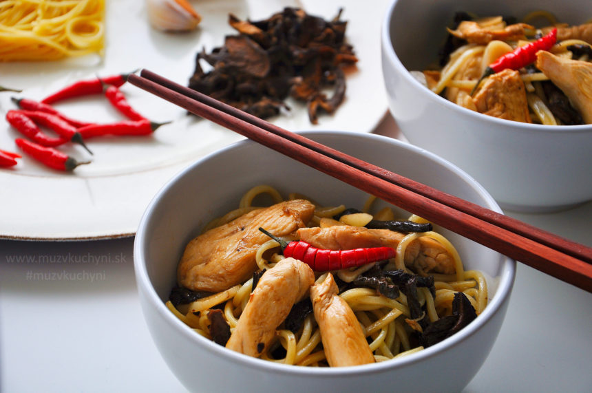 Azijská kuchyňa, čína, čínske nudle, rezance, kuracie prsia, sušené huby recept